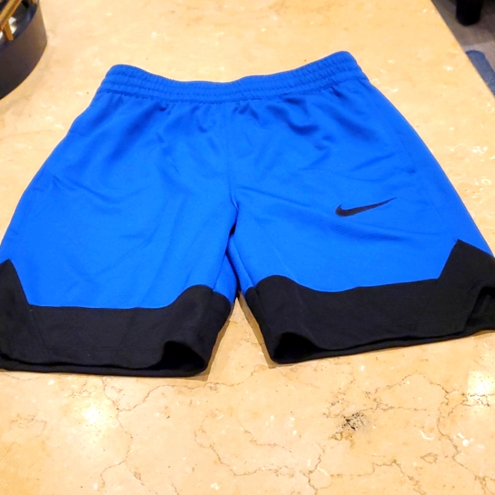 Boys  nike shorts dri Fit